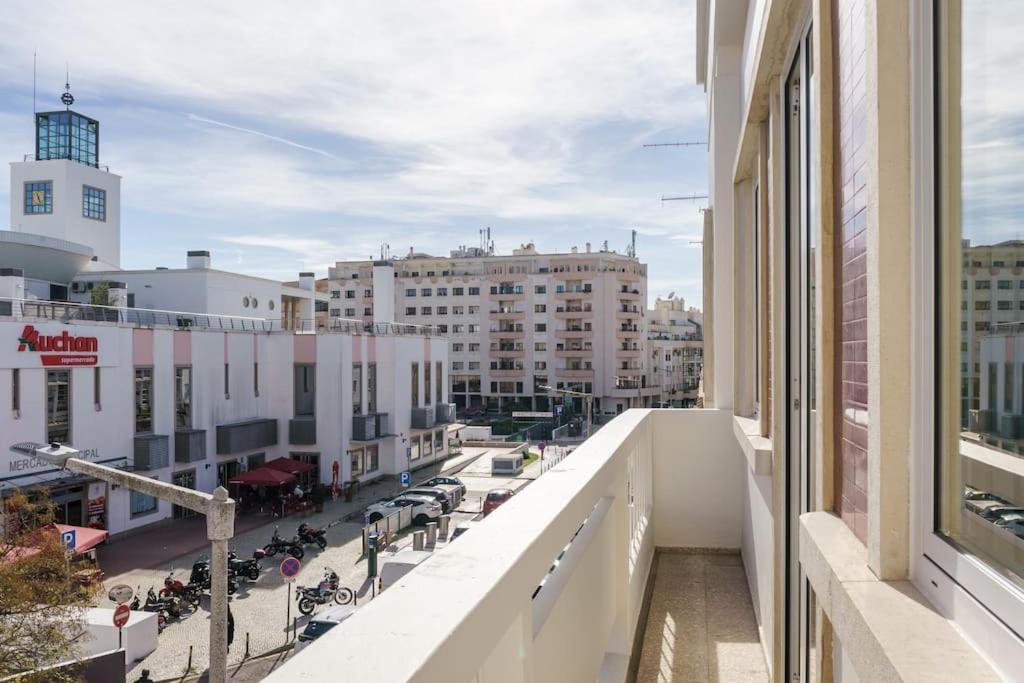 Modern & Bright - Faro Mercado Apt 22 Bagian luar foto